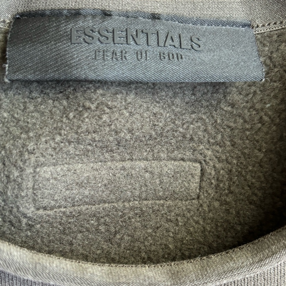 Essentials Fear of God Dark Gray Crewneck Sweatshirt size small men’s - Picture 3 of 4